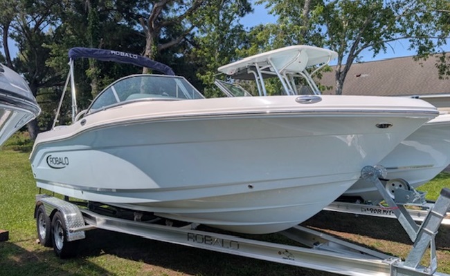 2026 Robalo R207 Ice Blue